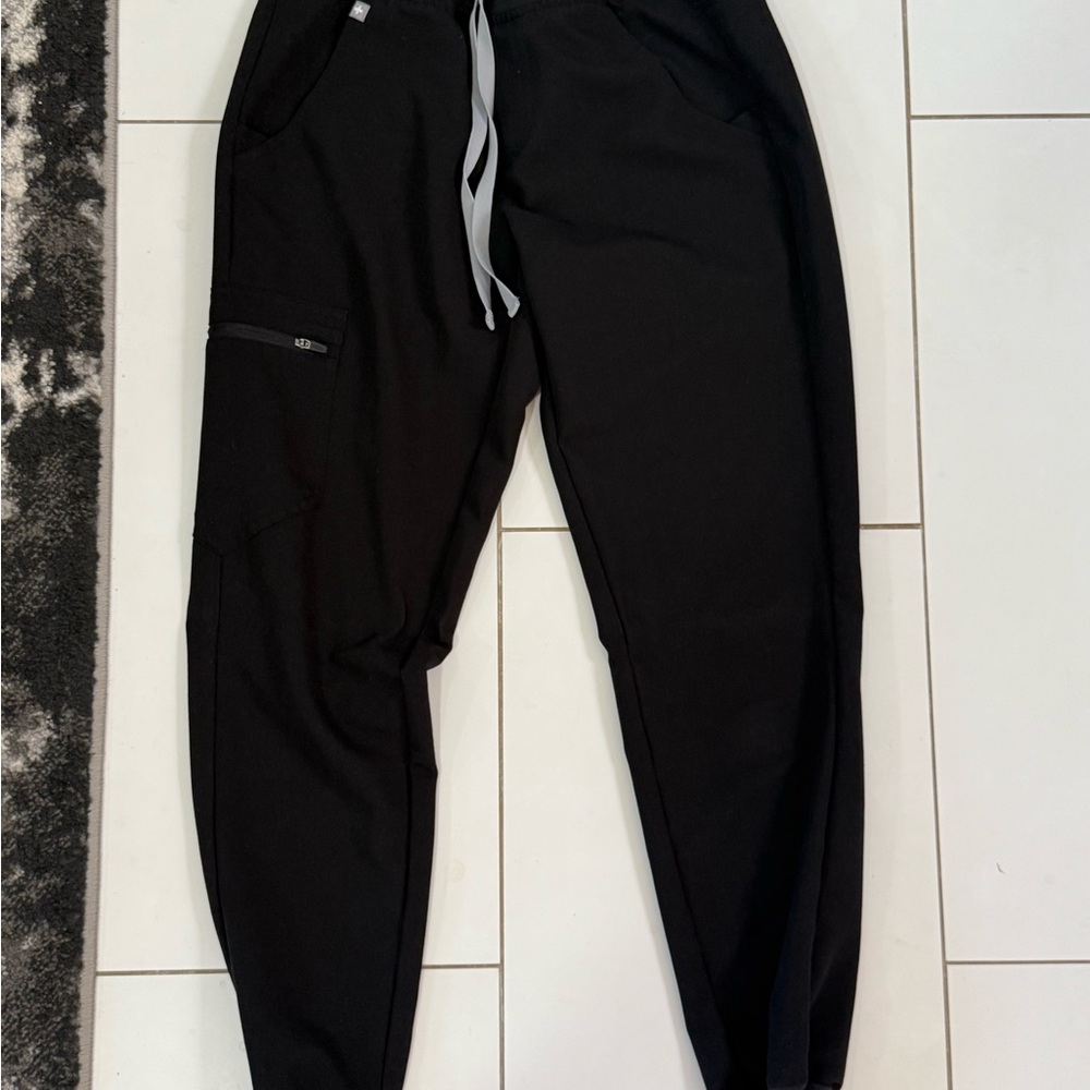 Figs Men's Black Joggers with Gray Drawstring